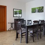 דירה Flora אופטיה