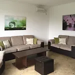 דירה Flora *