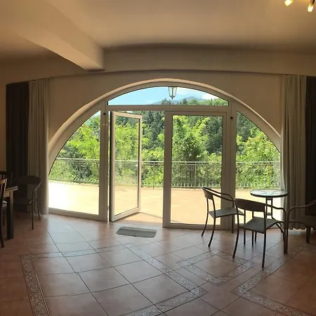 Flora Apartment